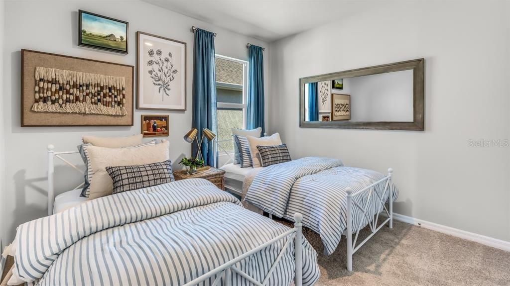 Activo con contrato: $299,999 (4 camas, 2 baños, 1828 Pies cuadrados)