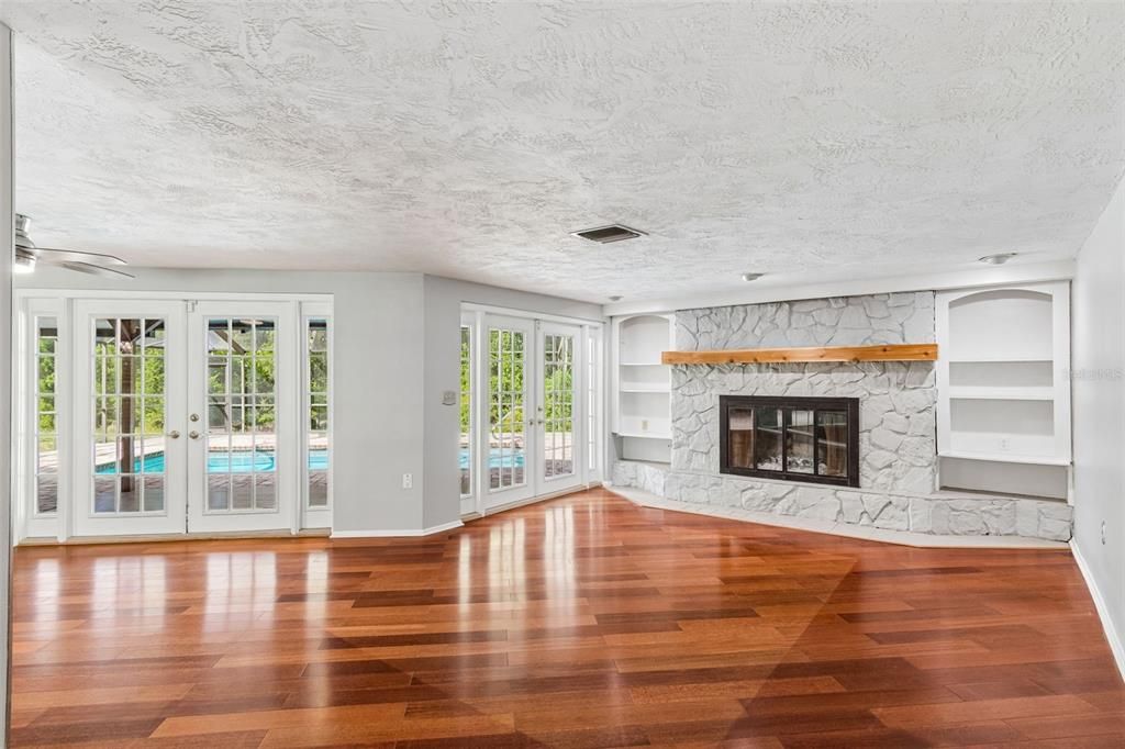 For Sale: $569,900 (4 beds, 2 baths, 2789 Square Feet)