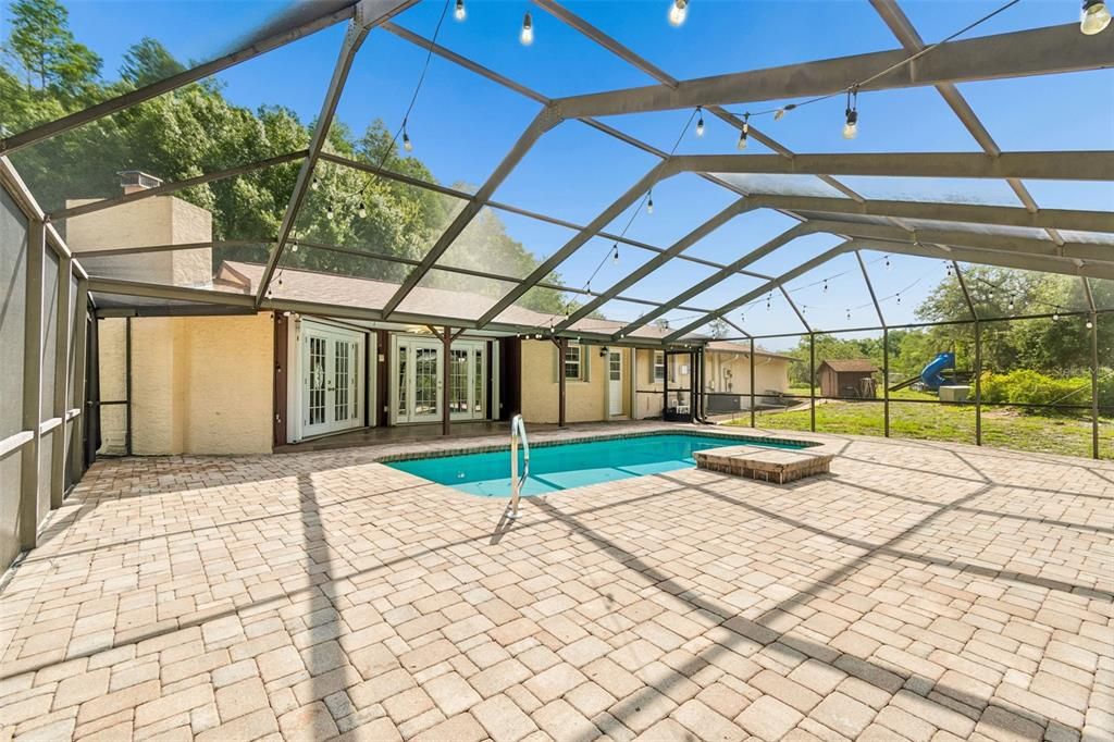 For Sale: $569,900 (4 beds, 2 baths, 2789 Square Feet)