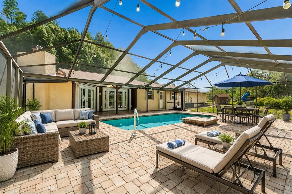 For Sale: $569,900 (4 beds, 2 baths, 2789 Square Feet)