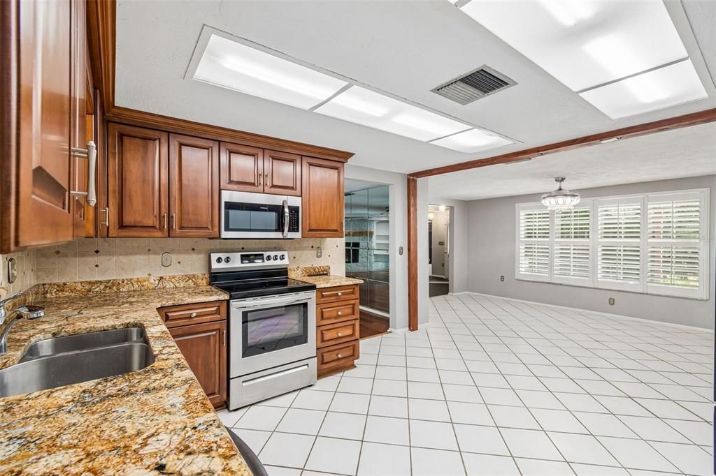 For Sale: $569,900 (4 beds, 2 baths, 2789 Square Feet)