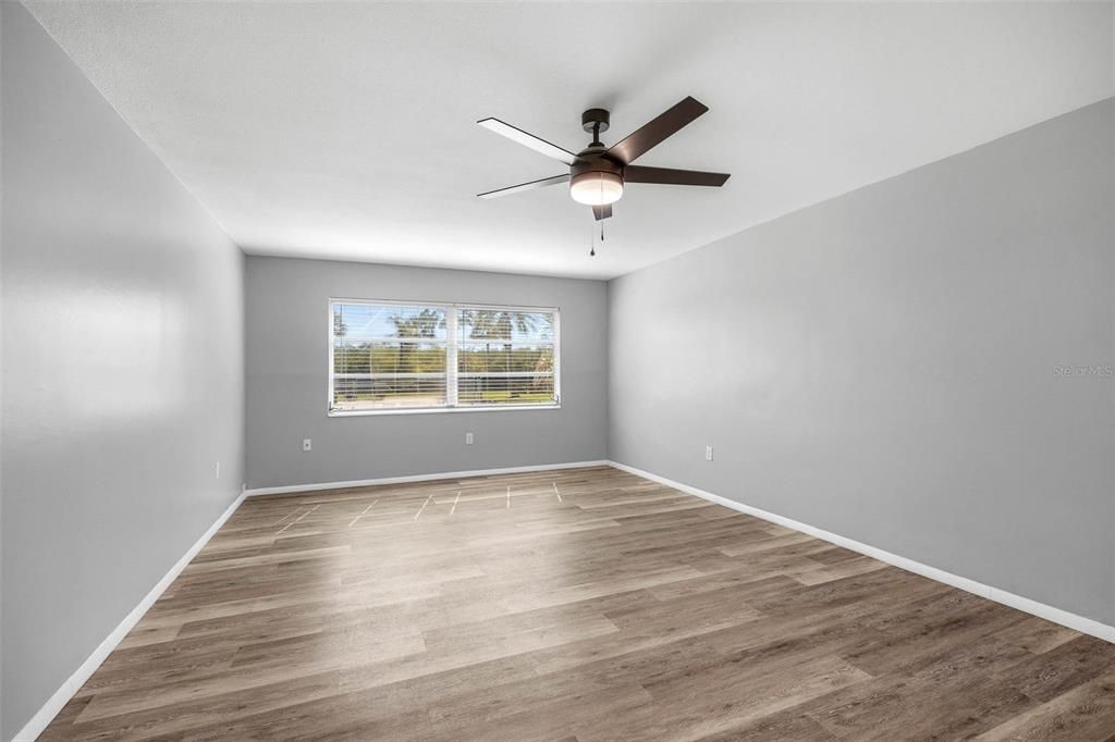 For Sale: $130,000 (1 beds, 1 baths, 865 Square Feet)
