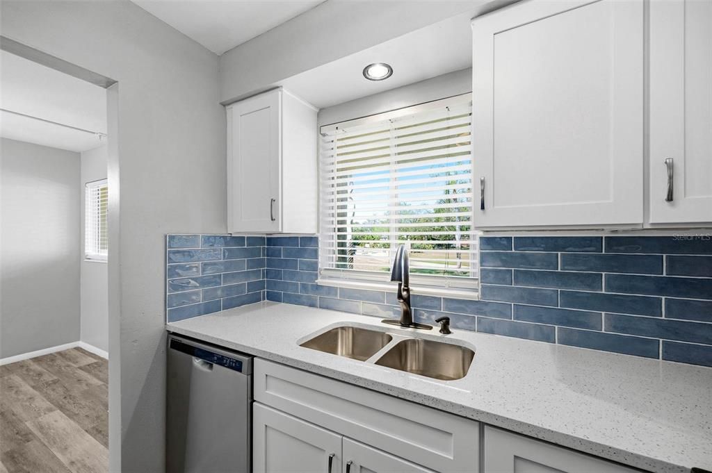 For Sale: $130,000 (1 beds, 1 baths, 865 Square Feet)