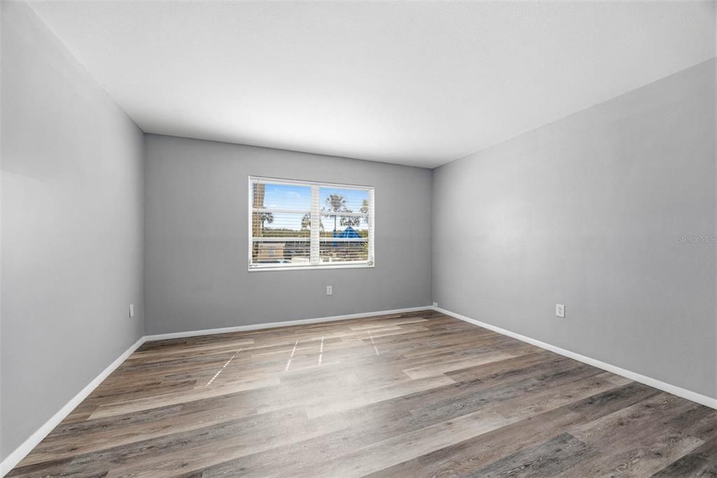 For Sale: $130,000 (1 beds, 1 baths, 865 Square Feet)