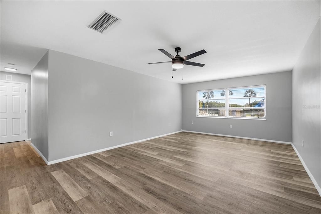 For Sale: $130,000 (1 beds, 1 baths, 865 Square Feet)