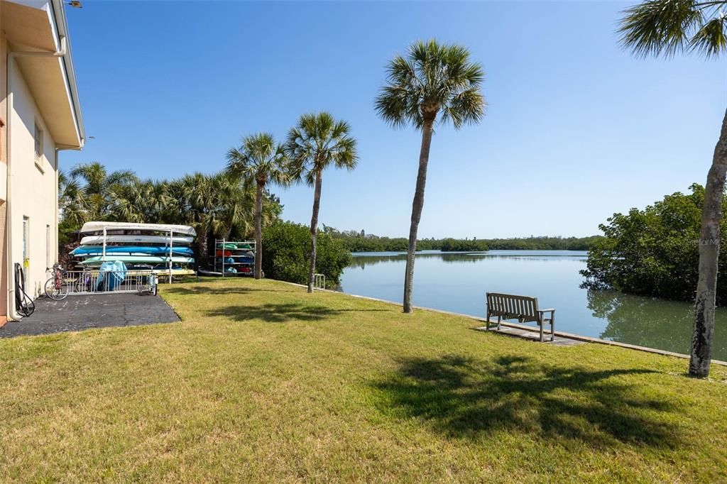 For Sale: $130,000 (1 beds, 1 baths, 865 Square Feet)