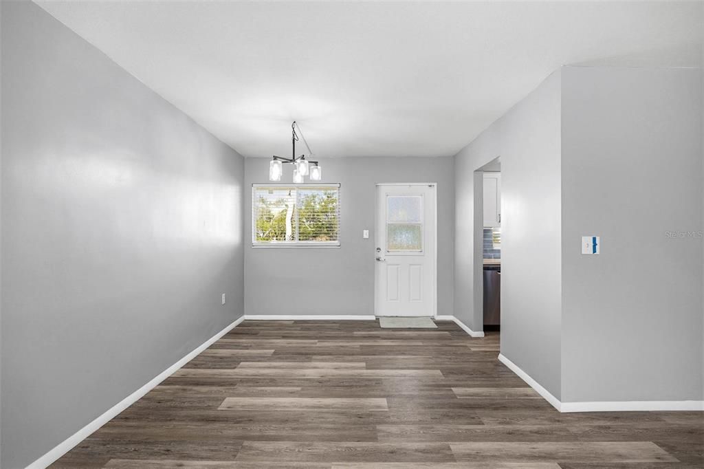 For Sale: $130,000 (1 beds, 1 baths, 865 Square Feet)