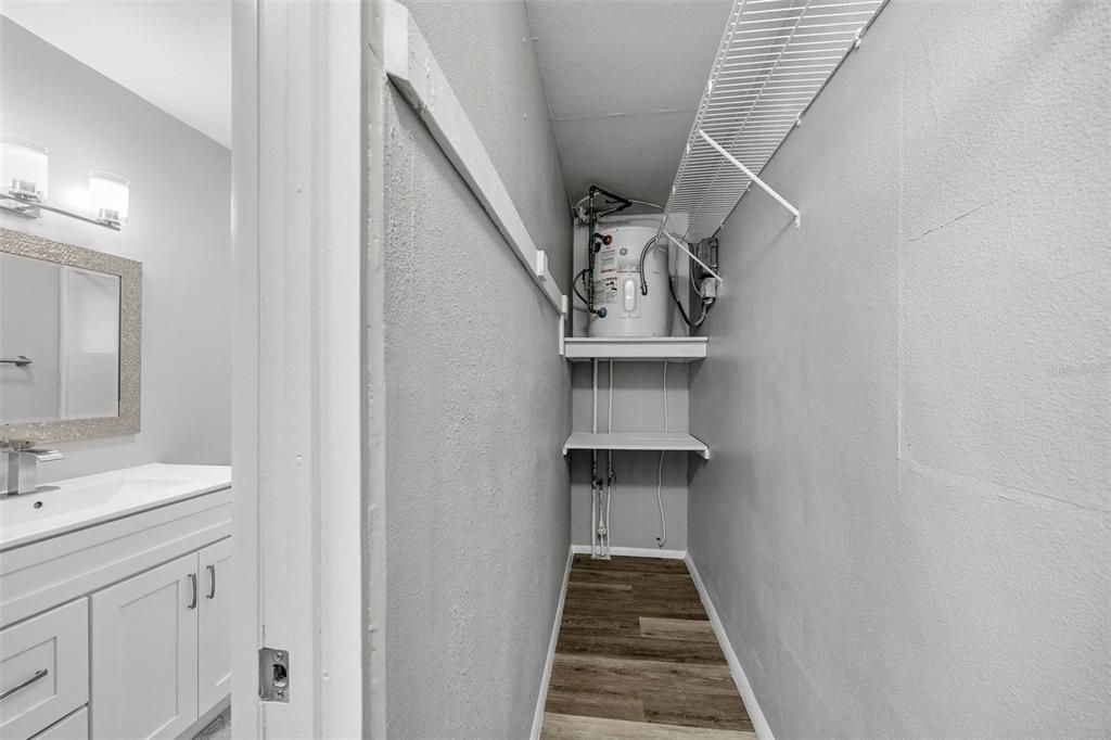 For Sale: $130,000 (1 beds, 1 baths, 865 Square Feet)