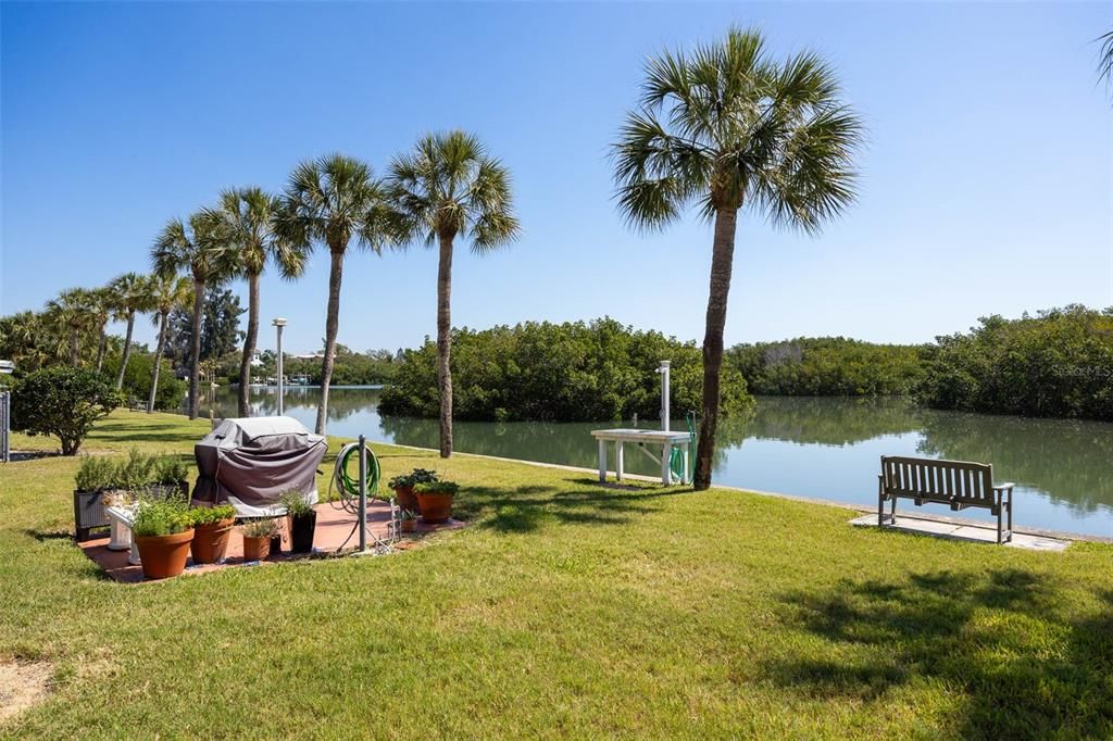 For Sale: $130,000 (1 beds, 1 baths, 865 Square Feet)