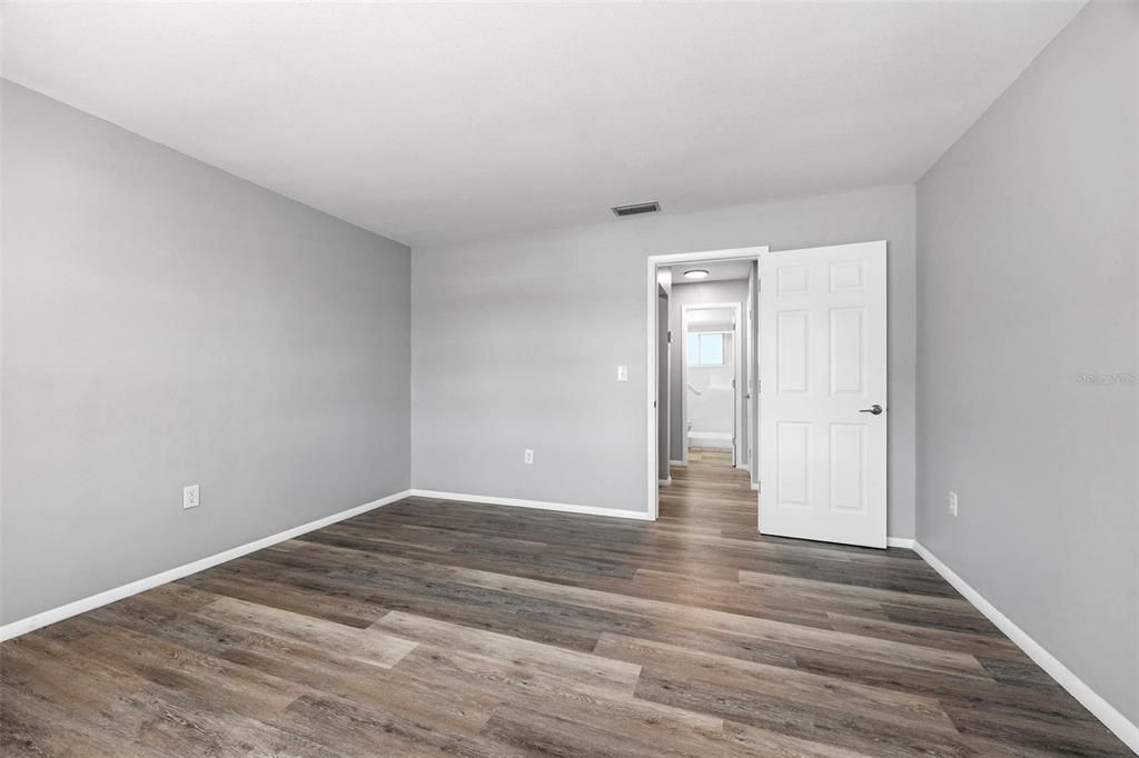 For Sale: $130,000 (1 beds, 1 baths, 865 Square Feet)
