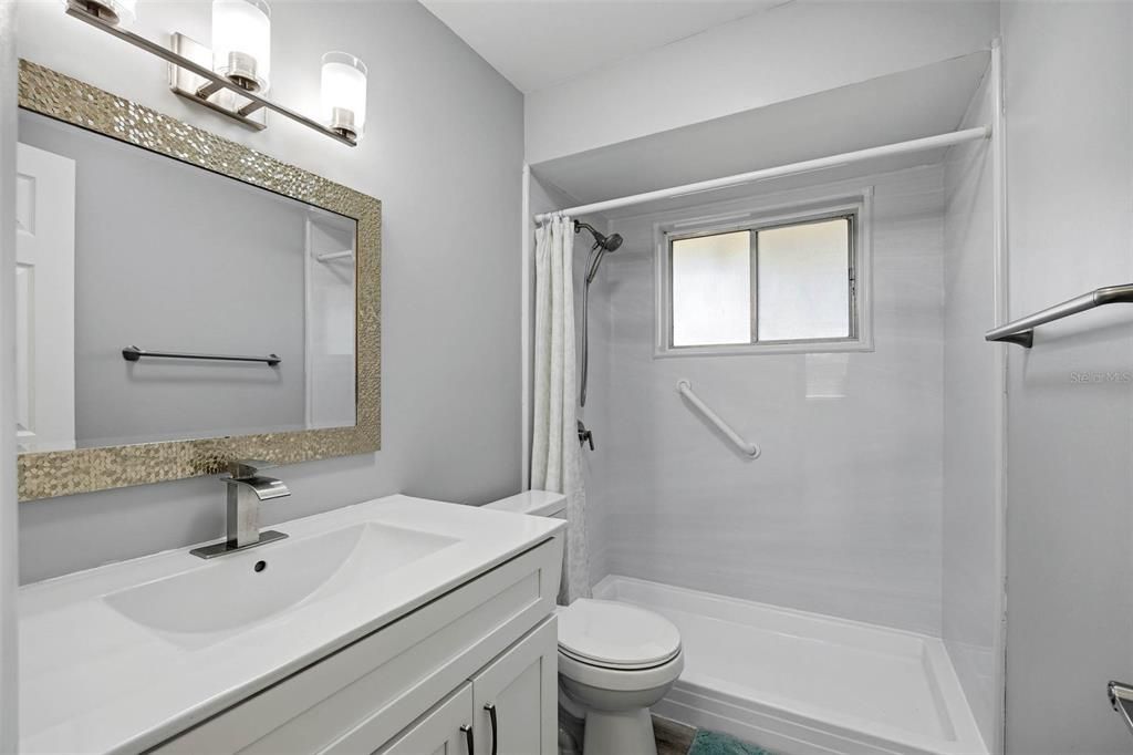 For Sale: $130,000 (1 beds, 1 baths, 865 Square Feet)