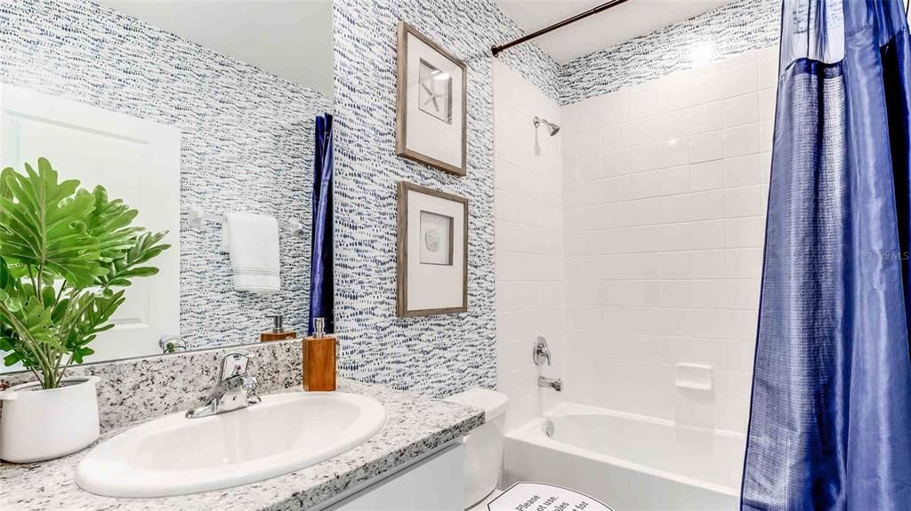 Activo con contrato: $429,990 (4 camas, 3 baños, 2756 Pies cuadrados)