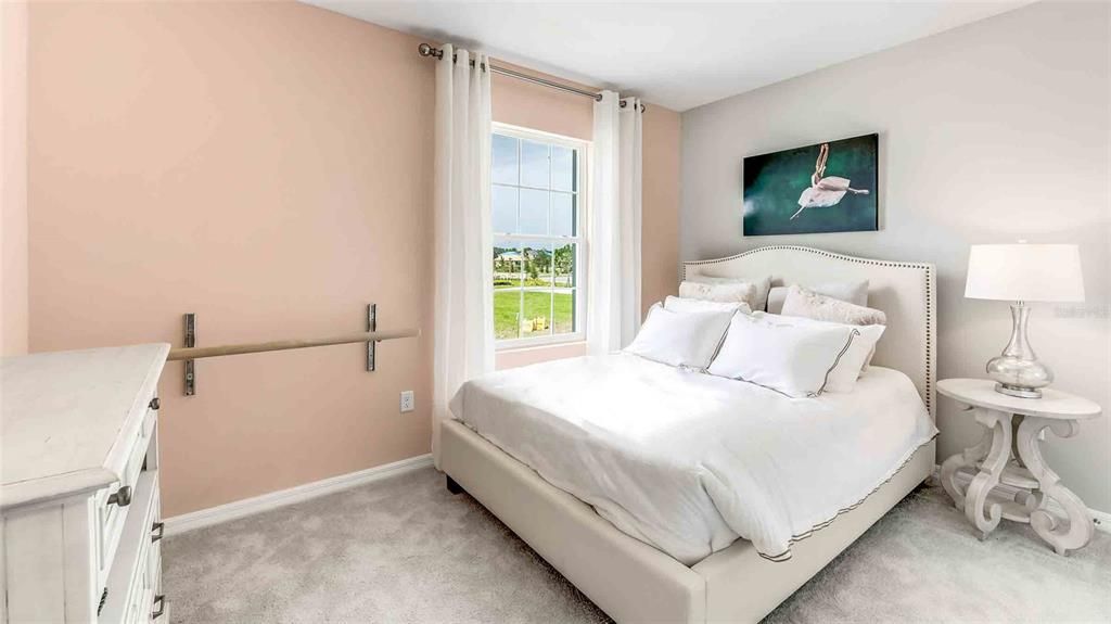 Activo con contrato: $429,990 (4 camas, 3 baños, 2756 Pies cuadrados)