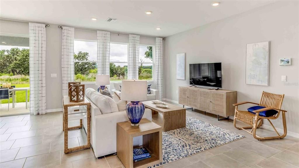 Activo con contrato: $429,990 (4 camas, 3 baños, 2756 Pies cuadrados)