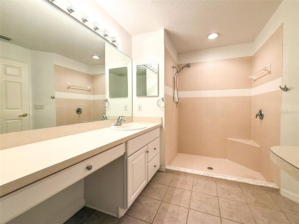For Sale: $239,900 (2 beds, 2 baths, 1664 Square Feet)