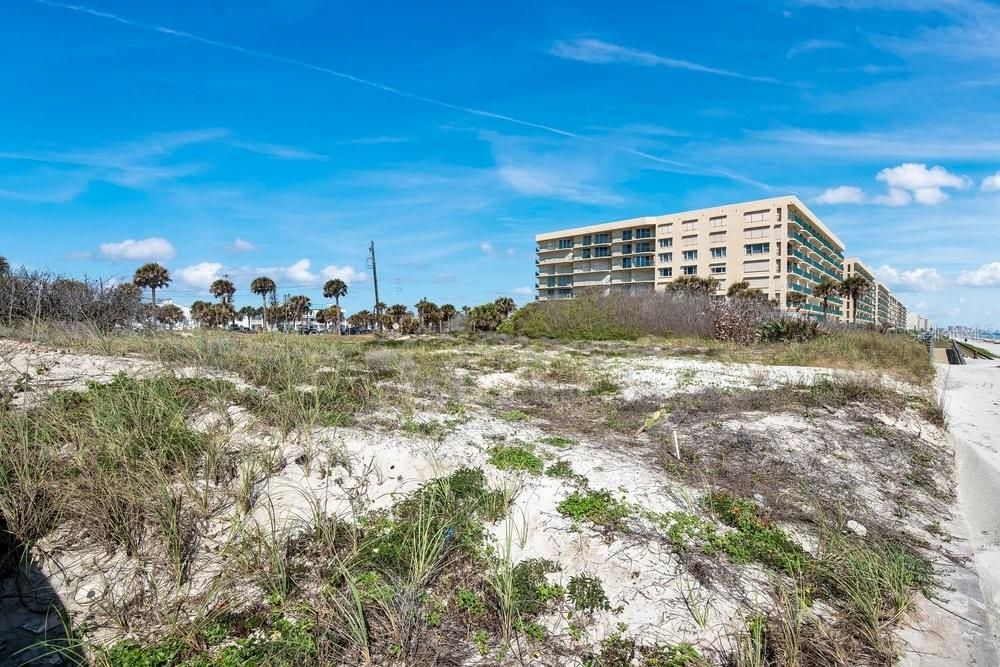 En Venta: $2,300,000 (1.25 acres)