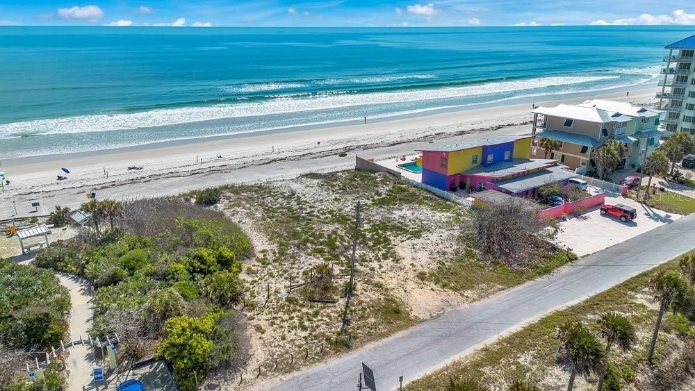 En Venta: $2,300,000 (1.25 acres)