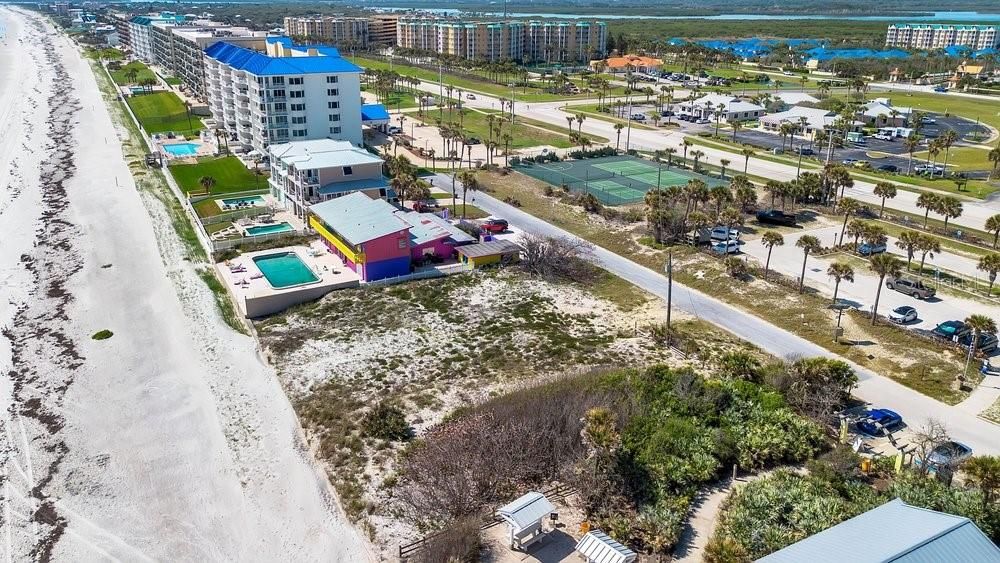 En Venta: $2,300,000 (1.25 acres)