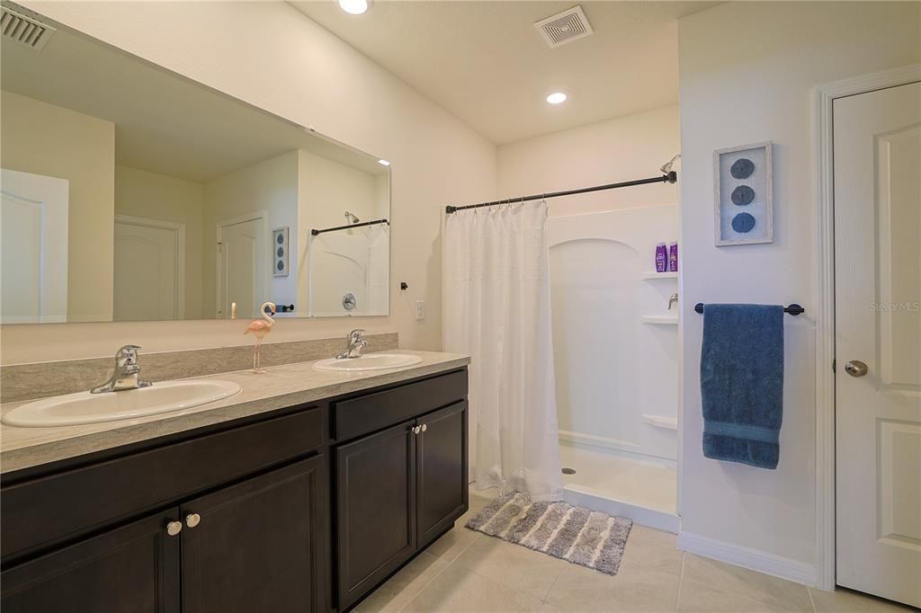 For Rent: $2,500 (4 beds, 2 baths, 1855 Square Feet)
