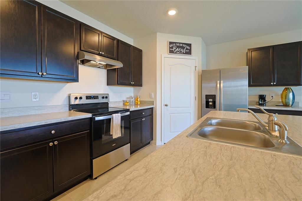 For Rent: $2,500 (4 beds, 2 baths, 1855 Square Feet)