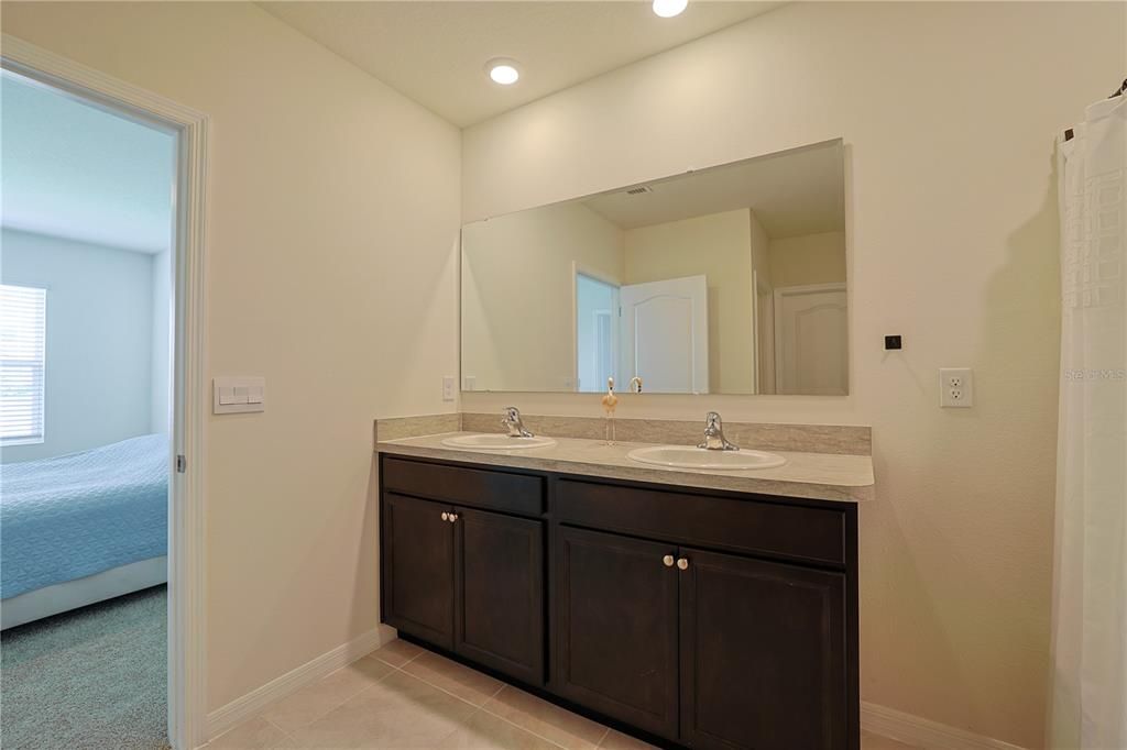 For Rent: $2,500 (4 beds, 2 baths, 1855 Square Feet)