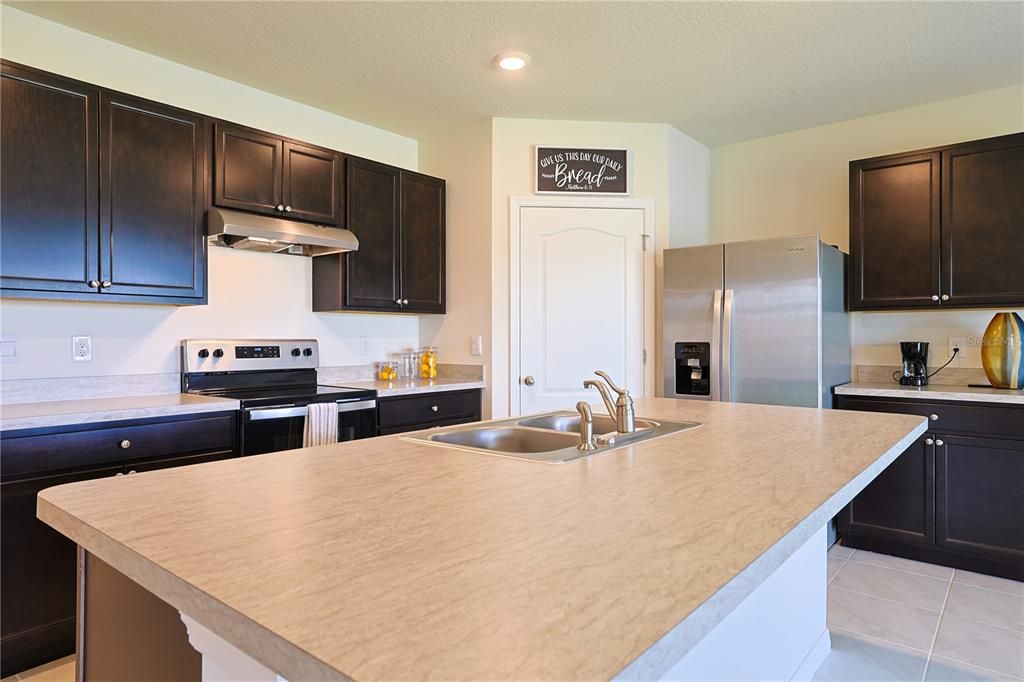 For Rent: $2,500 (4 beds, 2 baths, 1855 Square Feet)