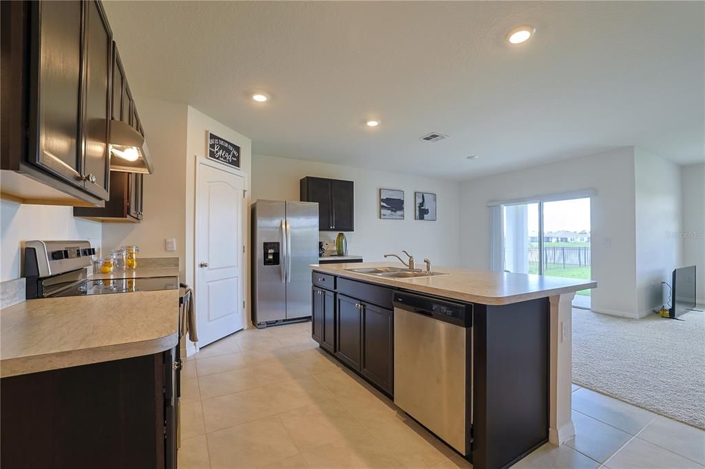 For Rent: $2,500 (4 beds, 2 baths, 1855 Square Feet)