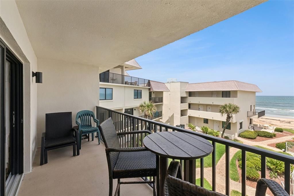 For Sale: $275,000 (1 beds, 1 baths, 924 Square Feet)