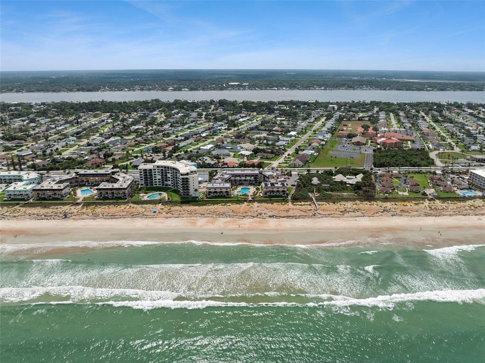 For Sale: $275,000 (1 beds, 1 baths, 924 Square Feet)