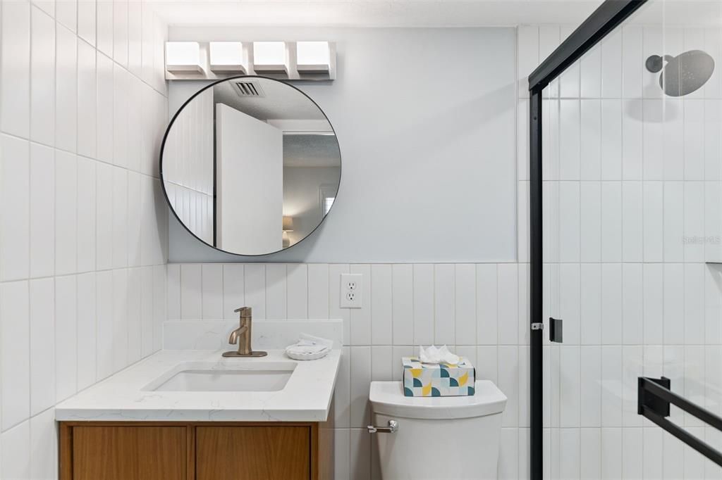 For Sale: $275,000 (1 beds, 1 baths, 924 Square Feet)