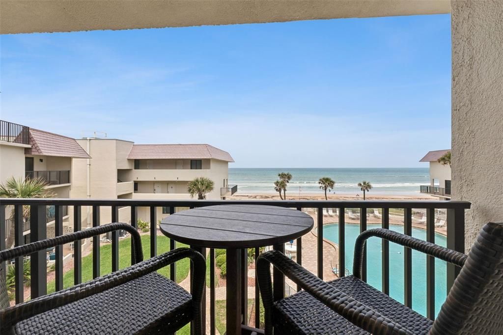 For Sale: $275,000 (1 beds, 1 baths, 924 Square Feet)