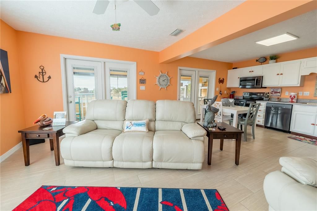 For Sale: $550,000 (4 beds, 4 baths, 1920 Square Feet)