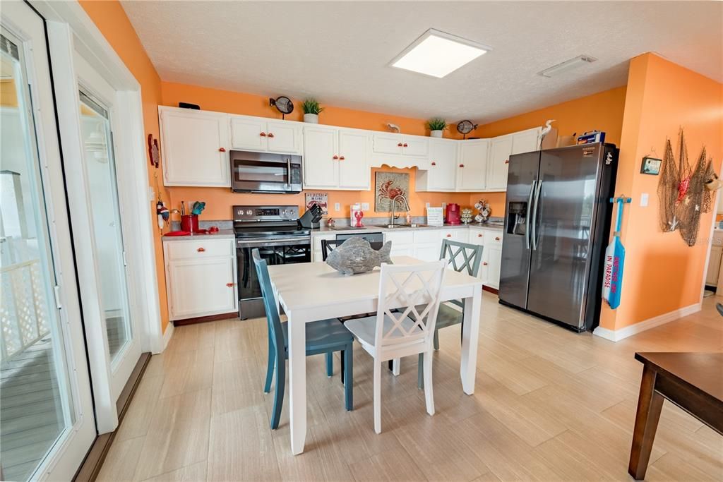 For Sale: $550,000 (4 beds, 4 baths, 1920 Square Feet)