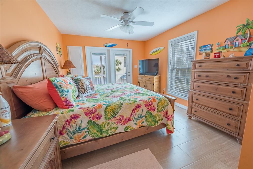 For Sale: $550,000 (4 beds, 4 baths, 1920 Square Feet)