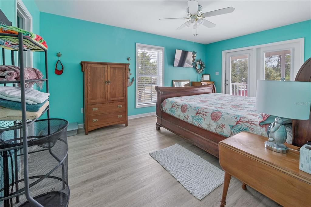 For Sale: $550,000 (4 beds, 4 baths, 1920 Square Feet)