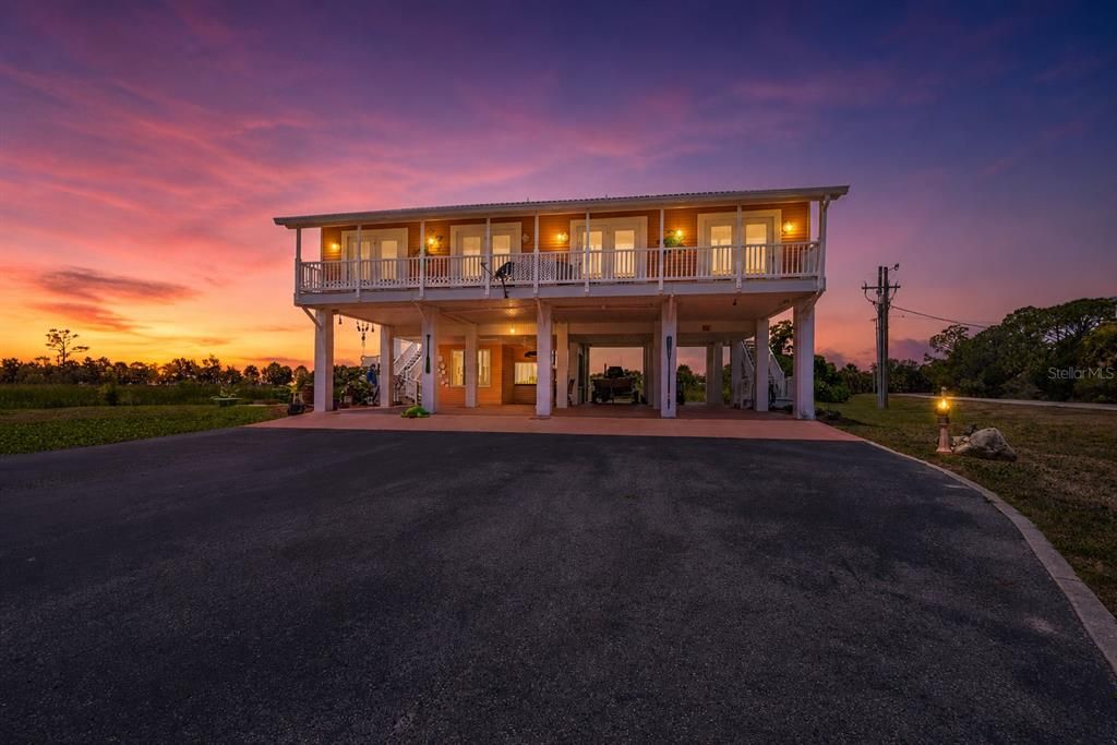 For Sale: $550,000 (4 beds, 4 baths, 1920 Square Feet)