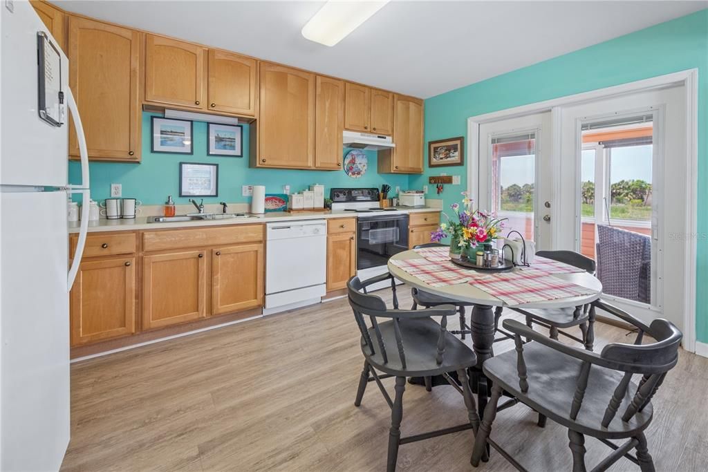 For Sale: $550,000 (4 beds, 4 baths, 1920 Square Feet)