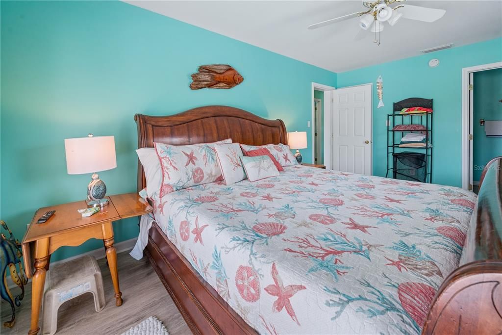 For Sale: $550,000 (4 beds, 4 baths, 1920 Square Feet)