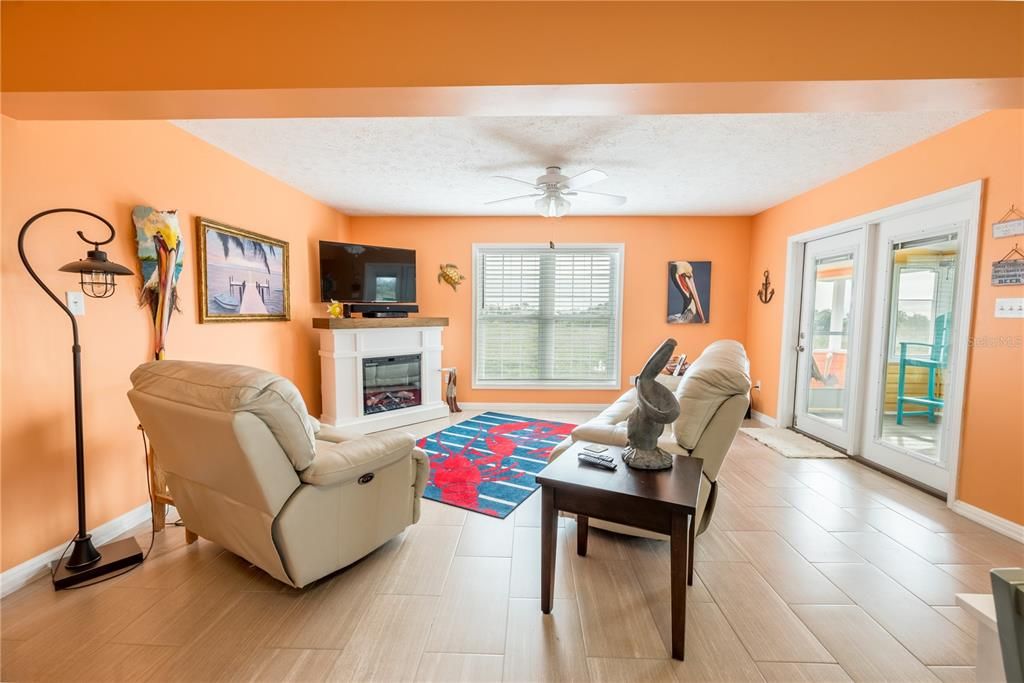 For Sale: $550,000 (4 beds, 4 baths, 1920 Square Feet)