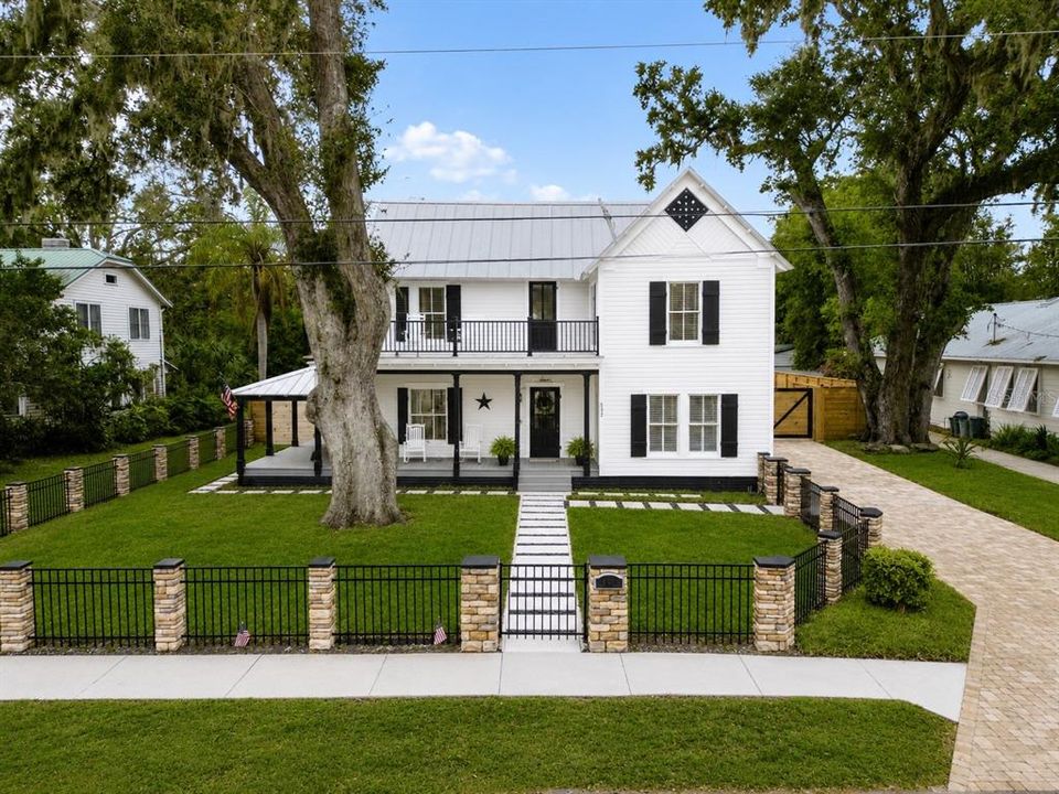 Active With Contract: $1,375,000 (4 beds, 3 baths, 2410 Square Feet)