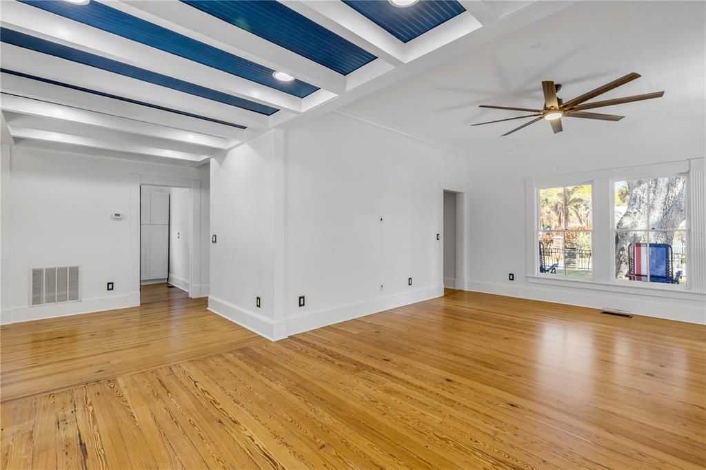 Active With Contract: $1,375,000 (4 beds, 3 baths, 2410 Square Feet)