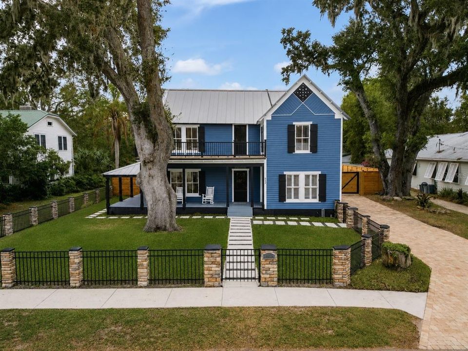 Active With Contract: $1,375,000 (4 beds, 3 baths, 2410 Square Feet)