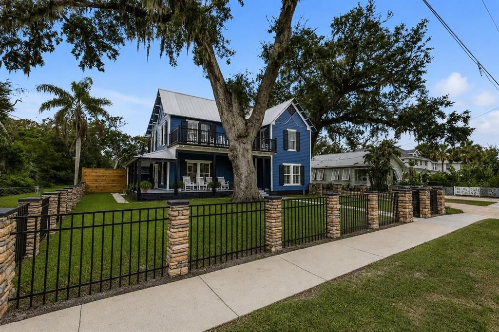 Active With Contract: $1,375,000 (4 beds, 3 baths, 2410 Square Feet)
