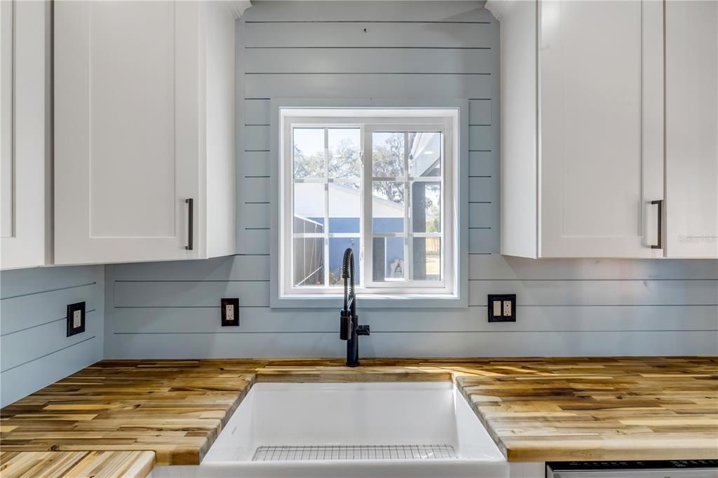 Active With Contract: $1,375,000 (4 beds, 3 baths, 2410 Square Feet)