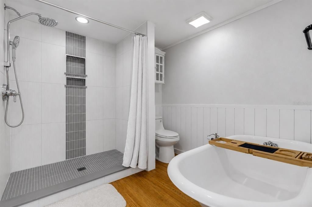 Active With Contract: $1,375,000 (4 beds, 3 baths, 2410 Square Feet)
