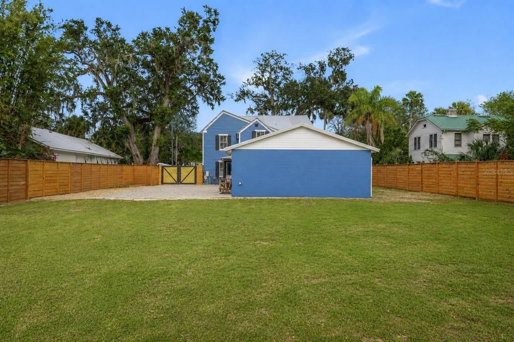 Active With Contract: $1,375,000 (4 beds, 3 baths, 2410 Square Feet)