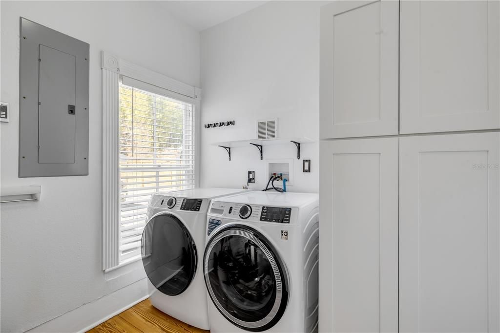 Active With Contract: $1,375,000 (4 beds, 3 baths, 2410 Square Feet)