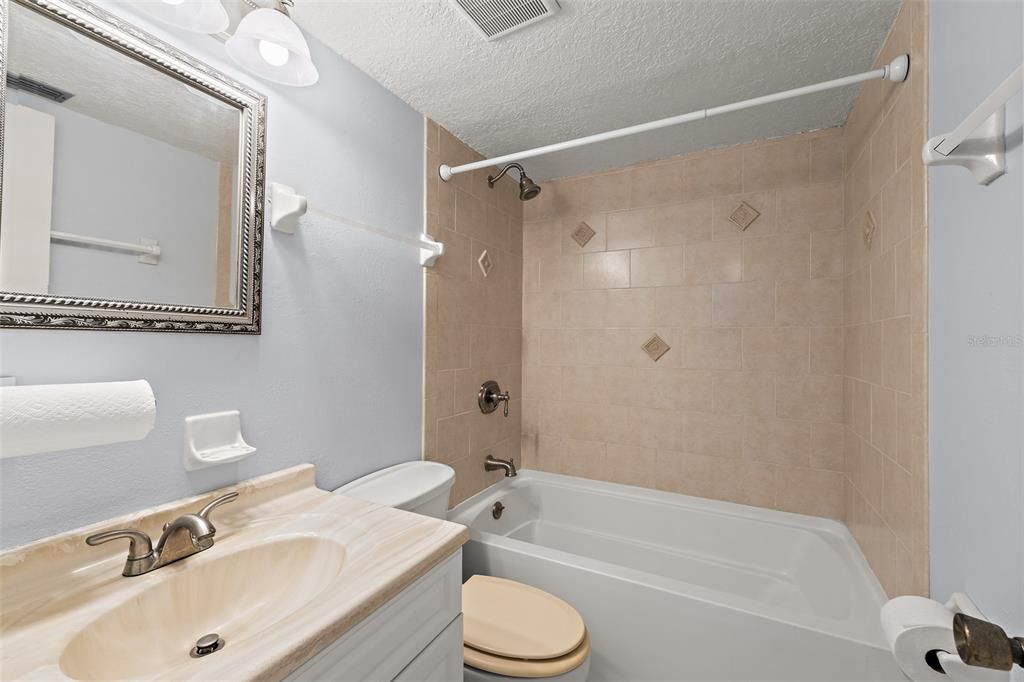 For Sale: $460,000 (2 beds, 2 baths, 1090 Square Feet)