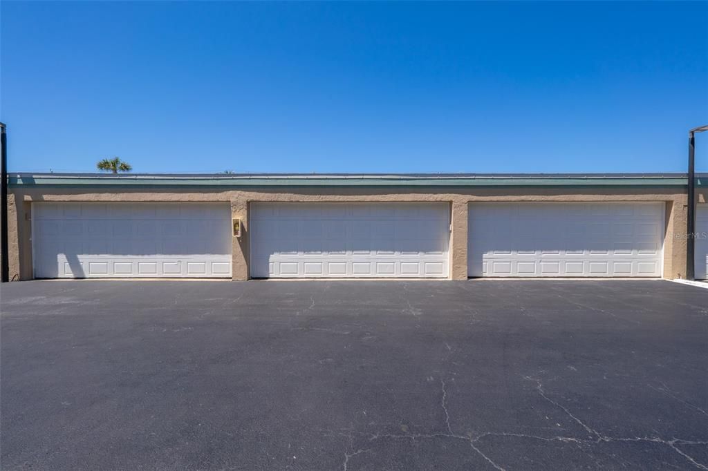 For Sale: $460,000 (2 beds, 2 baths, 1090 Square Feet)