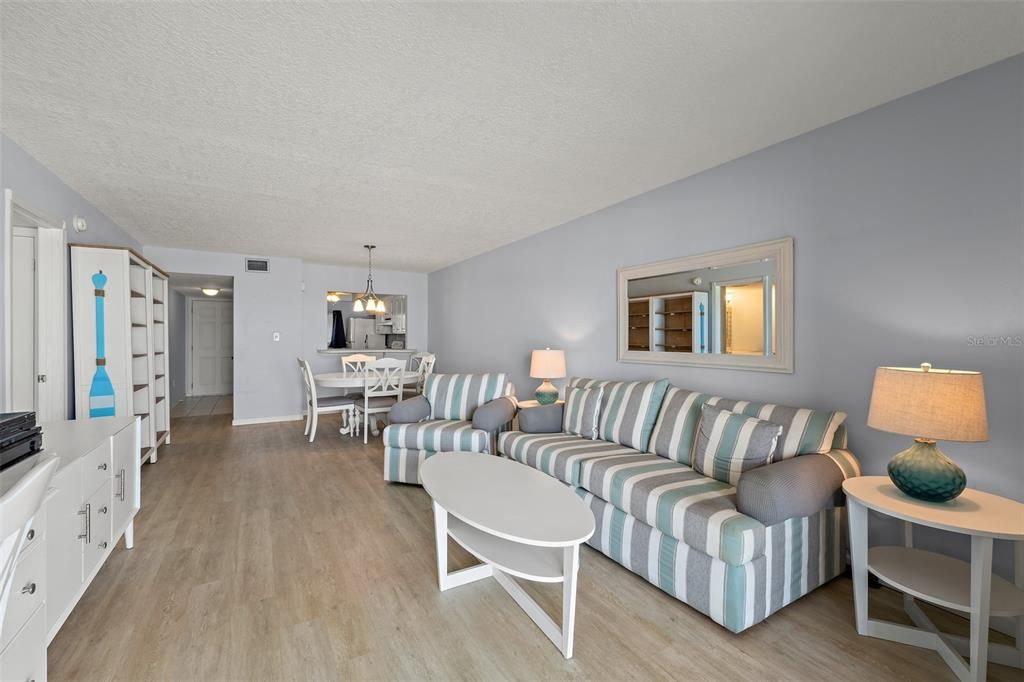 For Sale: $460,000 (2 beds, 2 baths, 1090 Square Feet)